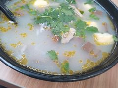 -小杨生煎(金山百联购物中心3楼店)