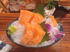 三文鱼刺身-鳥炭·烧鸟YaKiToRi深夜食堂(陆家嘴店)