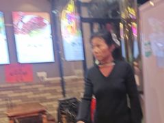 -爆炸头阿姨小四川正宗川味小吃(无任何分店)