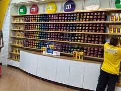 -m豆巧克力世界(上海世茂广场店)