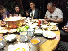 -沪小二炭火蛙锅(淮海中路美食不夜城店)