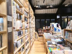 -猫的天空之城概念书店(杭州南宋御街店)