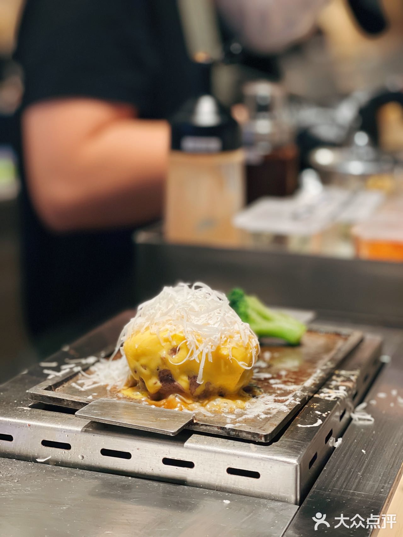 不用出国门，也能get日本网红牛肉汉堡啦！