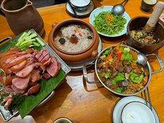 汽锅菌子肉饼-老滇山寨•云南特色菜•地方菜•民族风情歌舞表演(金碧店)