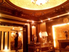 -王朝大酒店徐汇店-地面停车场