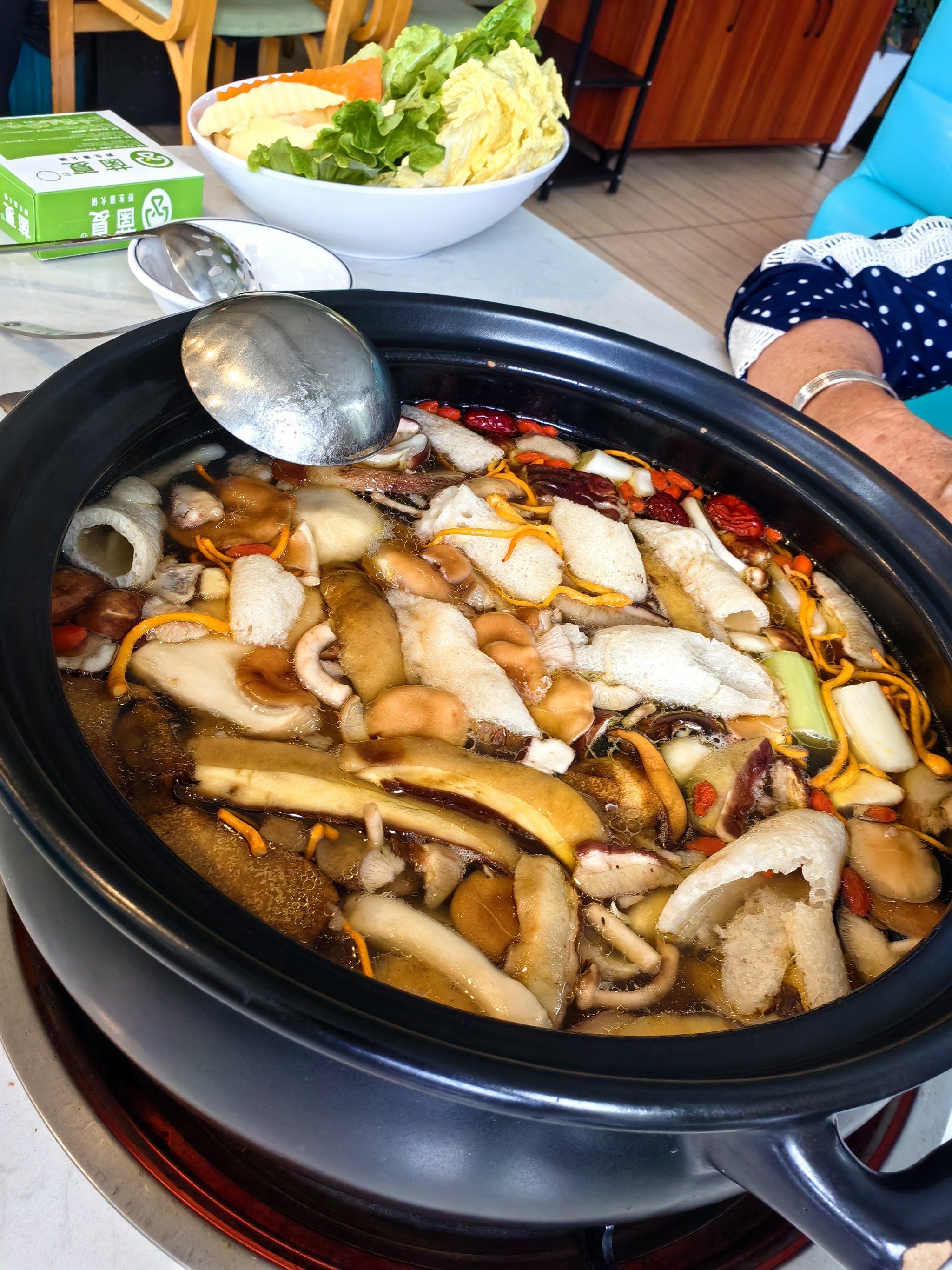 野生菌菌子火锅