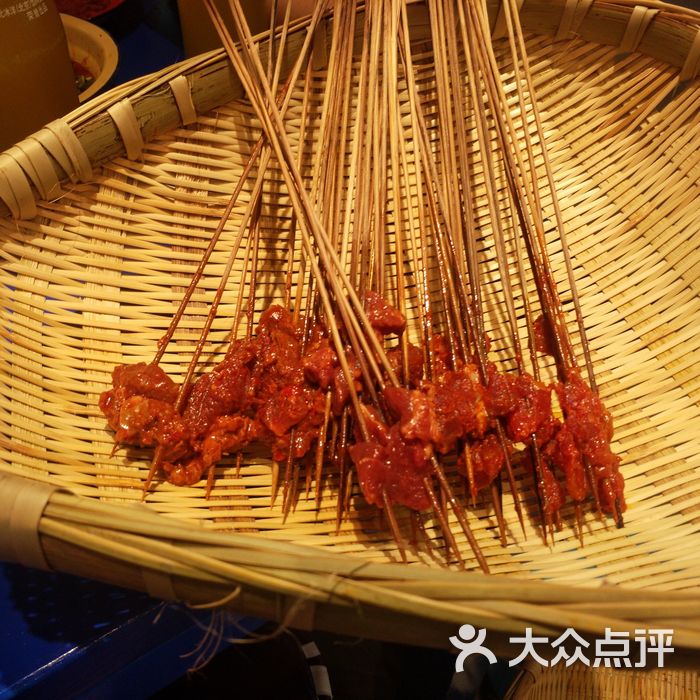 马路边边串串香