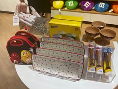 -m豆巧克力世界(上海世茂广场店)