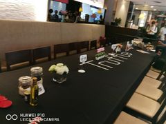 -必胜客(WOW中心城店)