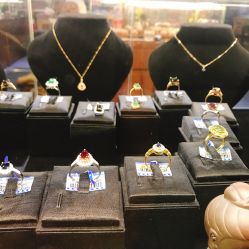 -灵彩珠宝(朗香街店)