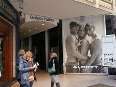 -文艺复兴百货(米兰大教堂广场店)