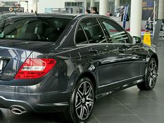 -上海星瀚奔驰4S店(红柳路店)