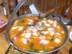 思茅酸汤鱼片-老滇山寨•云南特色菜•地方菜•民族风情歌舞表演(金碧店)