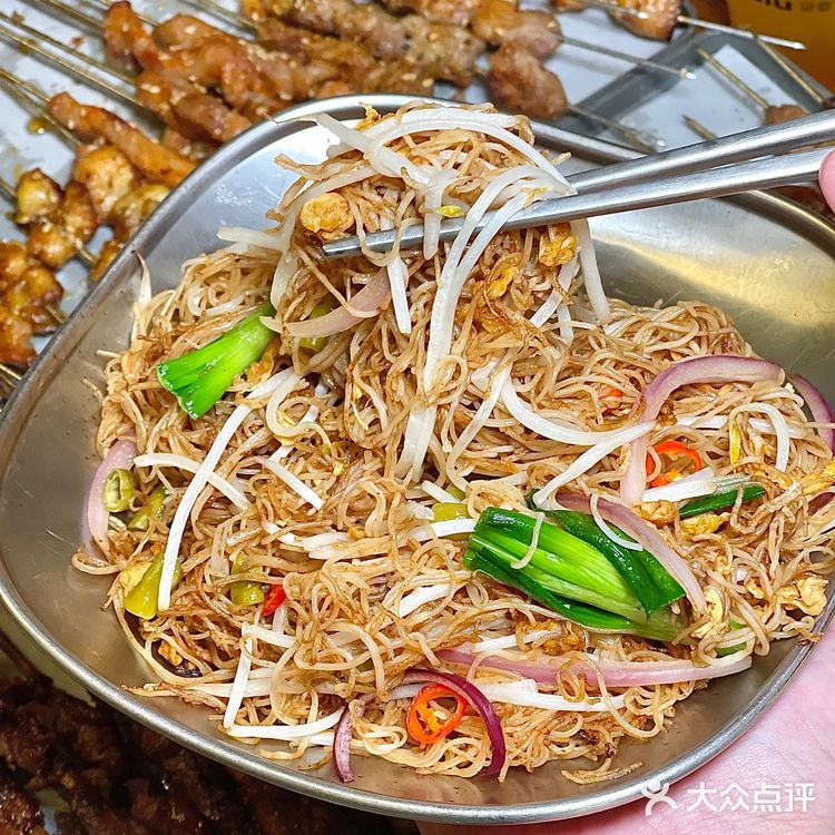 深圳开到凌晨两点的氛围感烧烤酒馆……