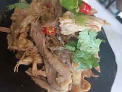 手撕鸡肉-蓝珊甄选海鲜自助·火锅大排档(近阿那亚店)
