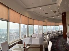 餐具摆设-东方豪景花园酒店·怡景旋转餐厅