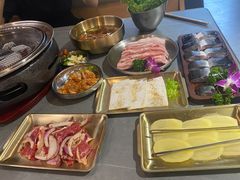 -围炉肉舍•炭烤活鳗•丹东海鲜烤肉(步行街店)