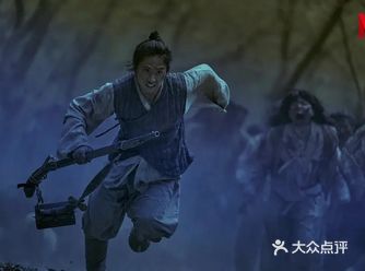 长的太像了主要，大胡子就有好几个