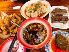-爆炸头阿姨小四川正宗川味小吃(无任何分店)