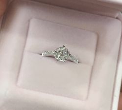 -威德钻石-克拉钻大本营(南京东路店)