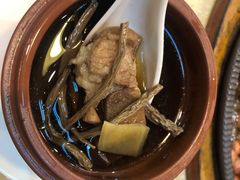 茶树菇炖龙骨汤-九龙湾茶餐厅(东门店)