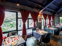 -弦月窗LUNETTE BY AMANDA(复兴路店)