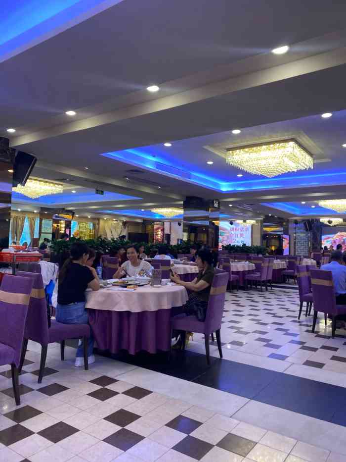 竹溪百福酒家-"消费很多次了～本感觉很好～就是有个男的态.