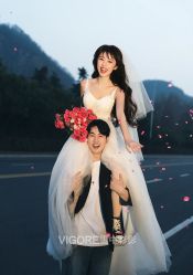 -雪中彩影婚纱摄影·微光艺术中心