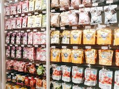 -名创优品(北京新中关购物中心地铁层店)