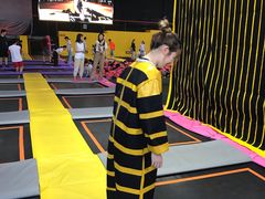 -嘿哟动霸CHUA·新潮玩运动娱乐中心·蹦床滑冰团建乐园