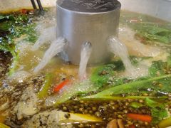 -爱你您·自家鱼塘·活水喷泉鱼火锅(八里店)