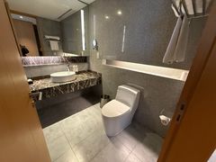 -上海虹桥西郊假日酒店