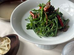 炝油黑皮油鸡枞拌麦瓜尖-泓0871臻选云南菜·味庄
