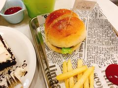 经典牛肉汉堡-仁义涵西餐·咖啡(中华巴洛克店)