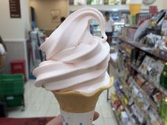 白桃冰激凌-全家便利店(襄阳南路店)