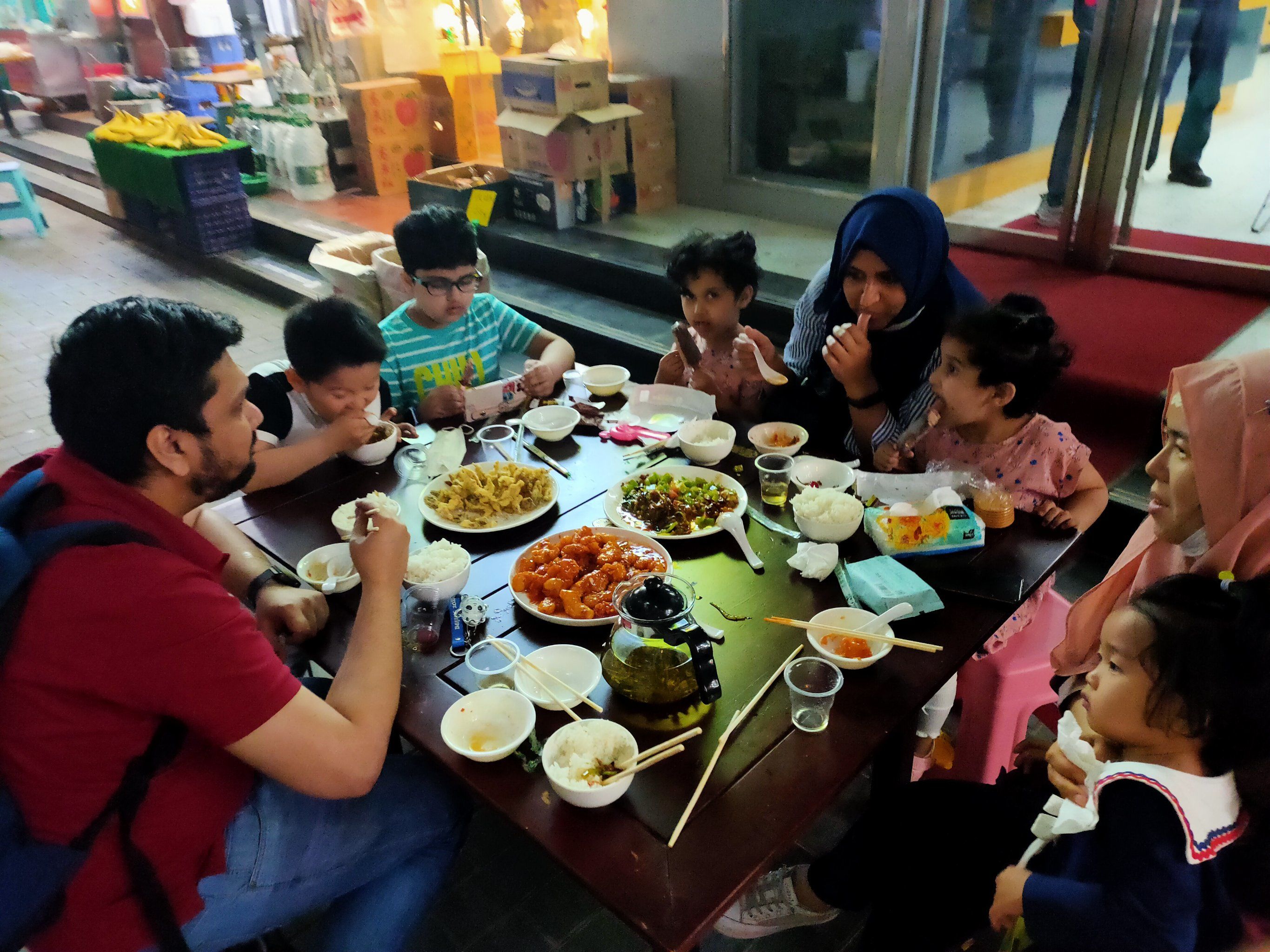 带巴铁兄弟吃豫宾楼的美味