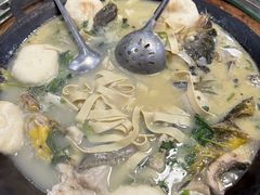 -丹水桥地锅鱼·翘嘴鲌·地方特色全鱼宴(丹江口大坝店)