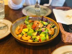 柠檬汁拌扒鲜虾牛油果沙拉-G+KITCHEN(龙湖狮山天街店)