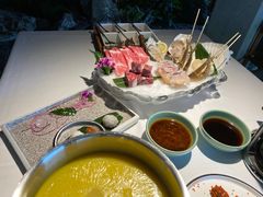 海鲜牛肉双拼-最品火锅