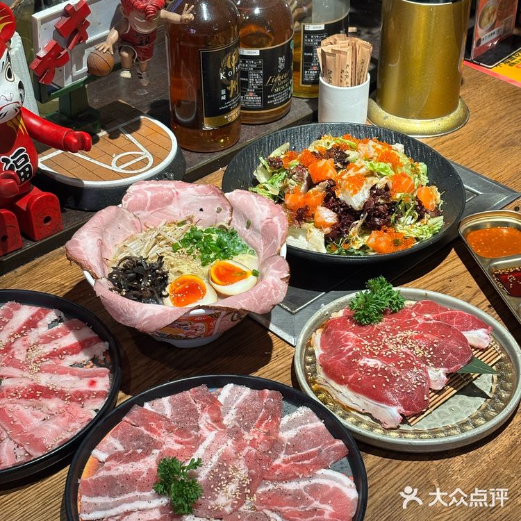 家人们！这家烤肉店的小狗🦮好乖啊！！