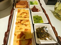 烙饼卷带鱼-壹零捌道·北京烤鸭(车公庄店)