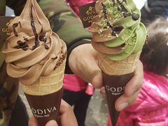 抹茶双色软冰淇淋-GODIVA(王府井apm店)