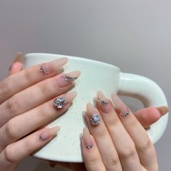 -花岐款式专研健康美甲沙龙