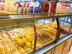 面包甜点陈列柜-玛尔哈巴·塔塔尔糕点(华侨小区店)