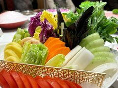 -茅草房·河畔园林火锅