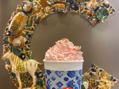 春日桃桃-霸王茶姬(凯德大峡谷店)