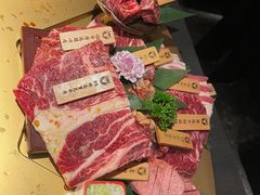 -铭牛烧肉·和牛海鲜自助(高新月牙湖店)