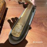让人感受到宾至如归的待遇。而那独特的云南酸汤汤底