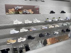 -SALOMON萨洛蒙(青岛海信店)