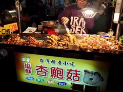 -六合夜市